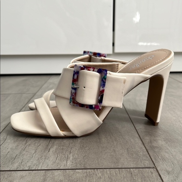 CHARLES DAVID NWOT Cream Heeled Gleam Sandals with Multicolor Buckle, Size 8 - Picture 4 of 10